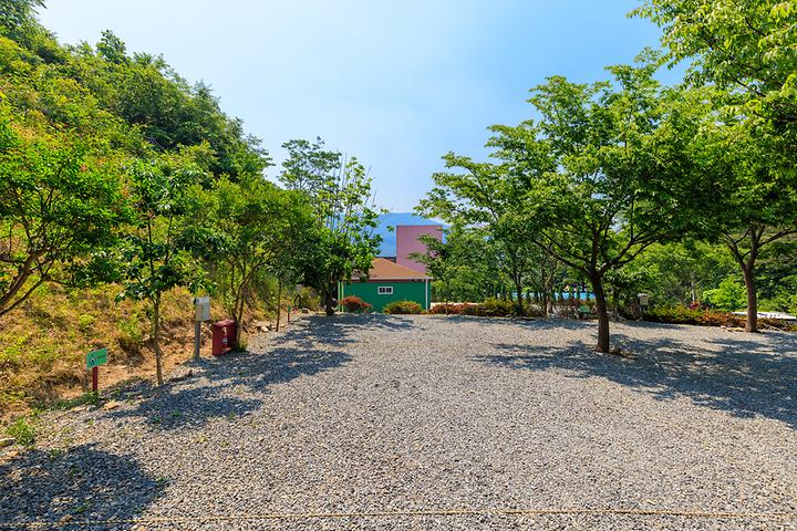 [경상북도 경주시] 편안캠핑장 – 나무 그늘이 많은 산속 캠핑장