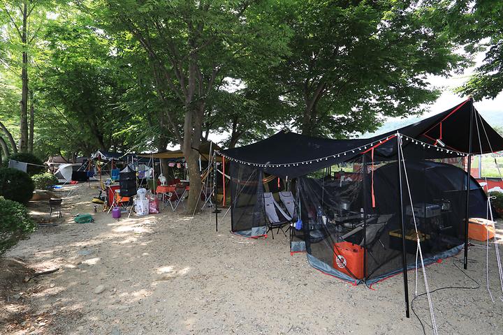 [충청북도 괴산군] 청천 화양동관광농원 초롱이캠핑장 – 계곡물이 시원하게 흐르는 화양계곡 캠핑장