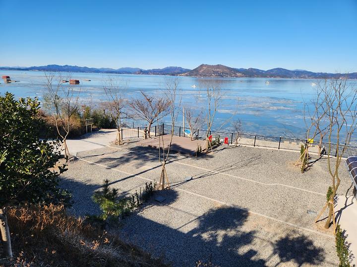 [전라남도 여수시] 두랭이해변 오토 캠핑장 – 여수 앞바다를 배경으로 펼쳐진 캠핑장