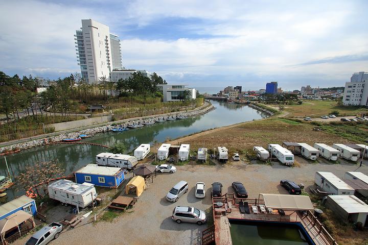 [강원도 강릉시] 경포대카라반 – 경포호에서 만끽하는 캐러밴 캠핑