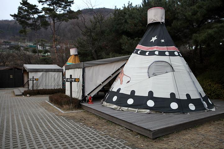 [경기도 용인시] 용인자연휴양림 – 각종 편의시설과 쾌적한 쉼터가 있는 숲속 캠핑장