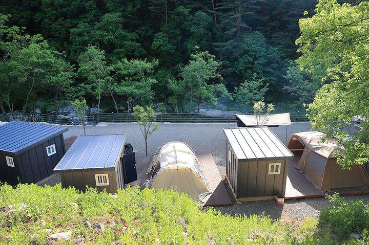 [강원도 인제군] 인제 스테이 밸리 캠핑 – 소치리 계곡과 맞닿은 프라이빗 캠핑장