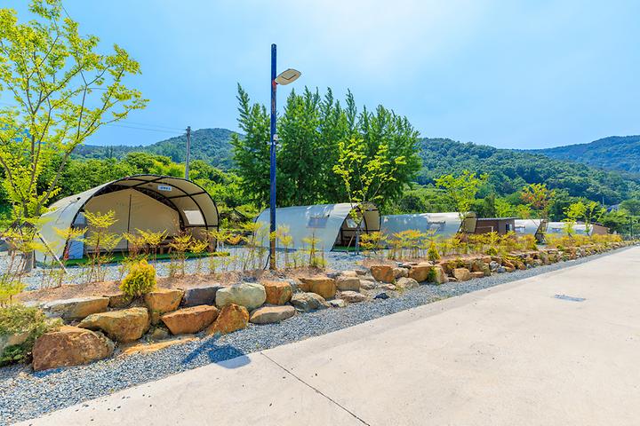 [경상남도 밀양시] 우니메이카 밀양점 – 개별 화장실이 있는 글램핑&캠핑장