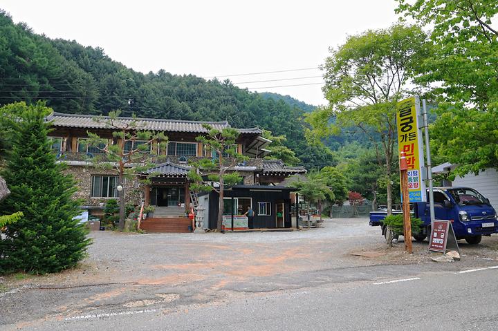[경기도 가평군] 돌궁캠핑장 – 어비계곡 초입에 위치한 펜션&캠핑장