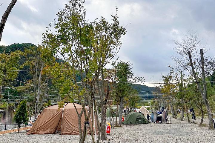 [충청북도 청주시] 옥화 포시즌캠핑장 – 산으로 둘러싸인 고즈넉한 오토캠핑장