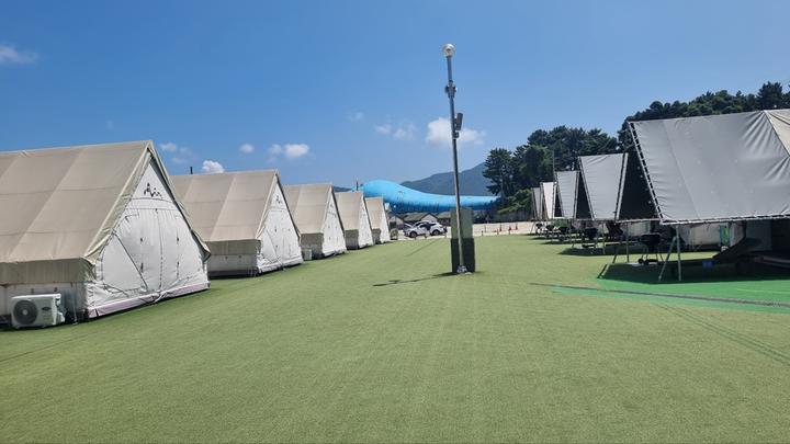 [경상남도 고성군] 블루비치 관광농원 – 바다에서 즐기는 하이브리드 글램핑