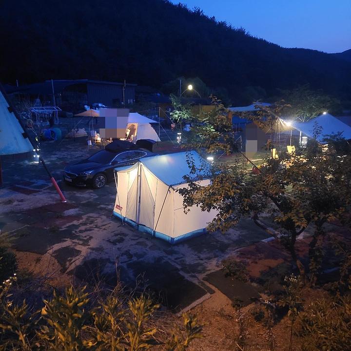 [경상남도 진주시] 그랜드 파파하우스야영장 – 아이들과 함께 뛰어 놀 수 있는 야외키즈카페, 놀이터, 동물 먹이 체험 등 다양한 놀이를 즐길 수 있고 낭만적인 캠핑까지 즐길 수 있는 그랜드 파파 하우스!