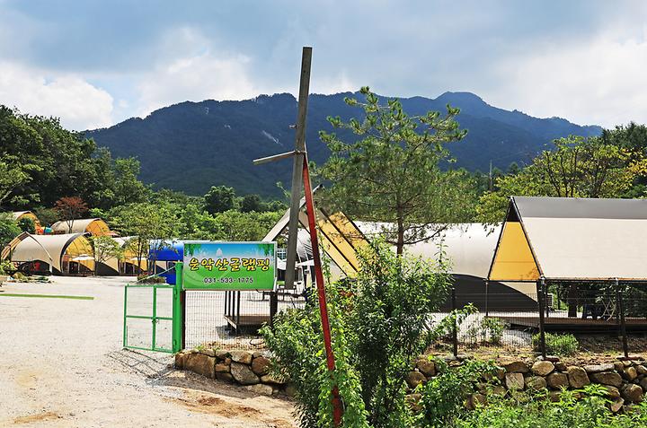 [경기도 포천시] 운악산 글램핑 – 운악산 암봉이 올려다 보이는 전망좋은 글램핑장