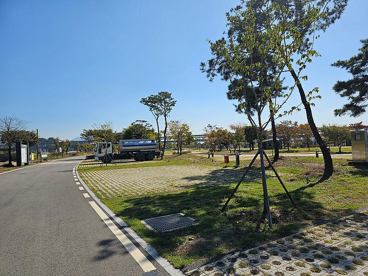 [충청북도 충주시] 충주 목계솔밭 캠핑장 – 대규모 친환경 캠핑장