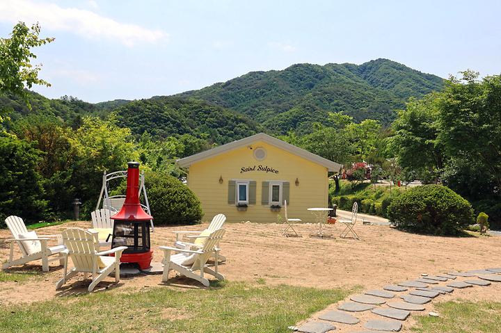 [강원도 홍천군] 생슐피스 – 내촌천 전망좋은 언덕위. 아담하고 포근한 감성 캠핑장