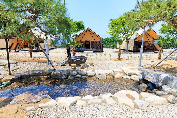 [경상북도 청도군] 청도글램핑 – 물놀이장이 있는 깔끔한 글램핑장